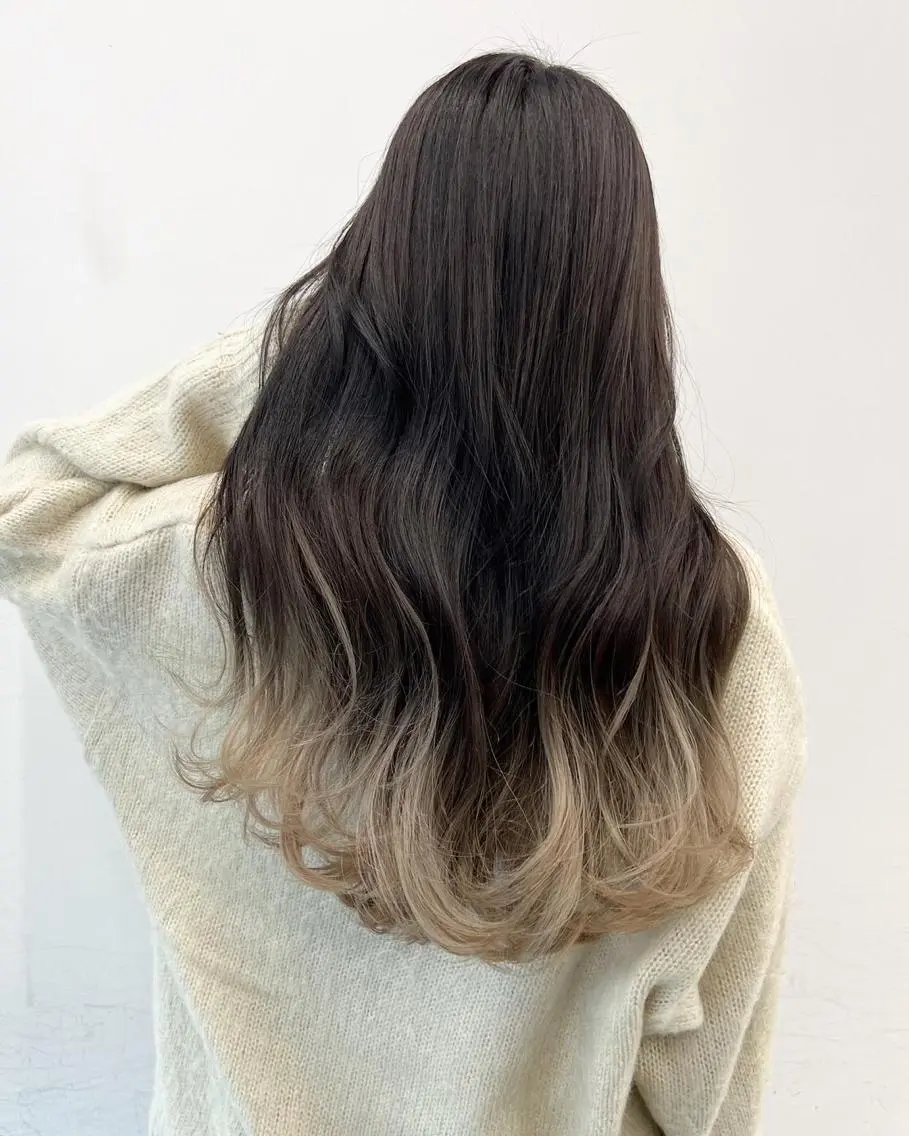 ロング アッシュ 顔周りカット ハイライト 髪質改善 韓国風ヘア ヘアカラー トリートメント 【公式】amble luxe池袋東口🩷のヘアスタイル