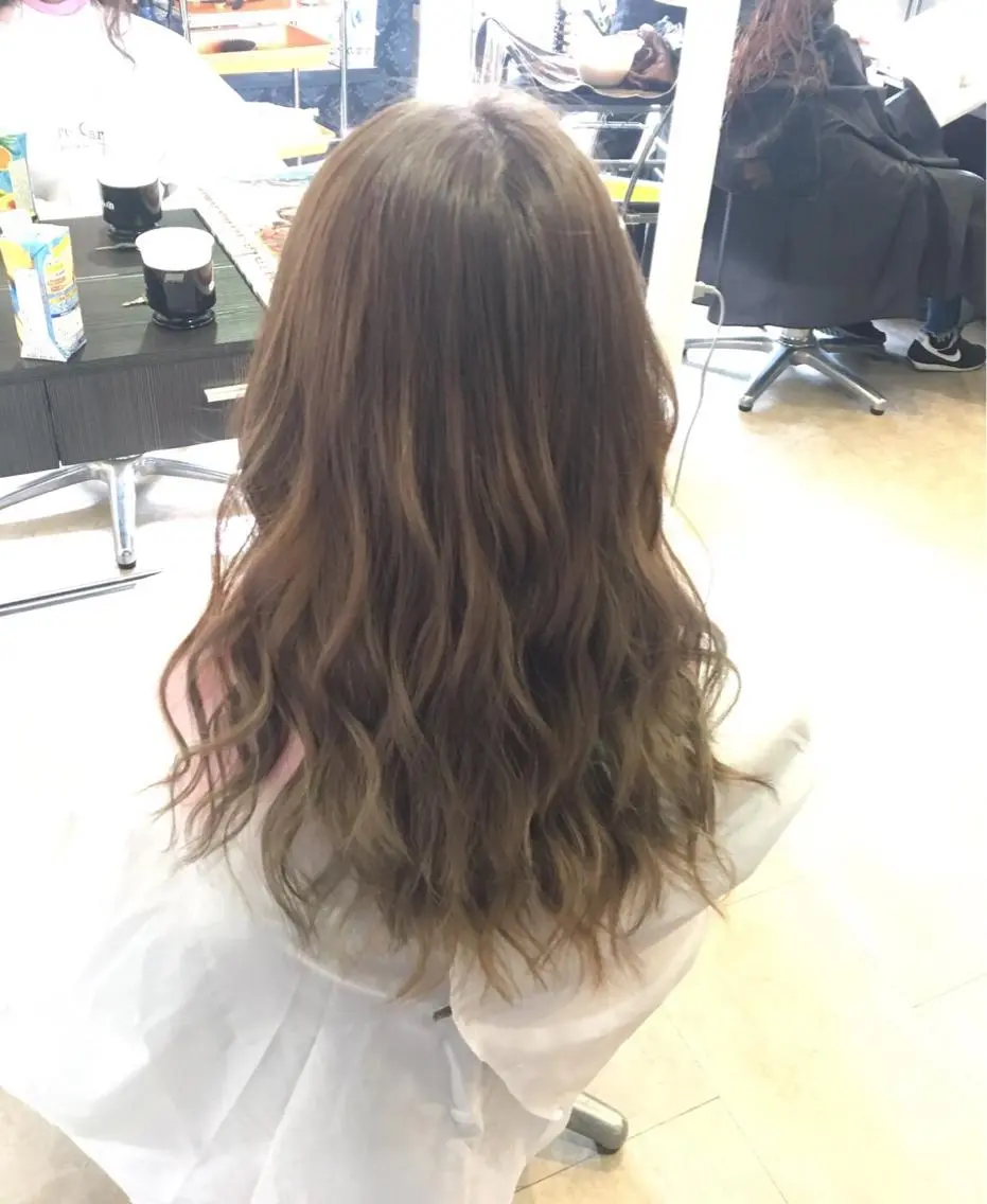 ロング カラー アッシュ ベージュカラー 💓シールエクステ ルミエールのヘアスタイル