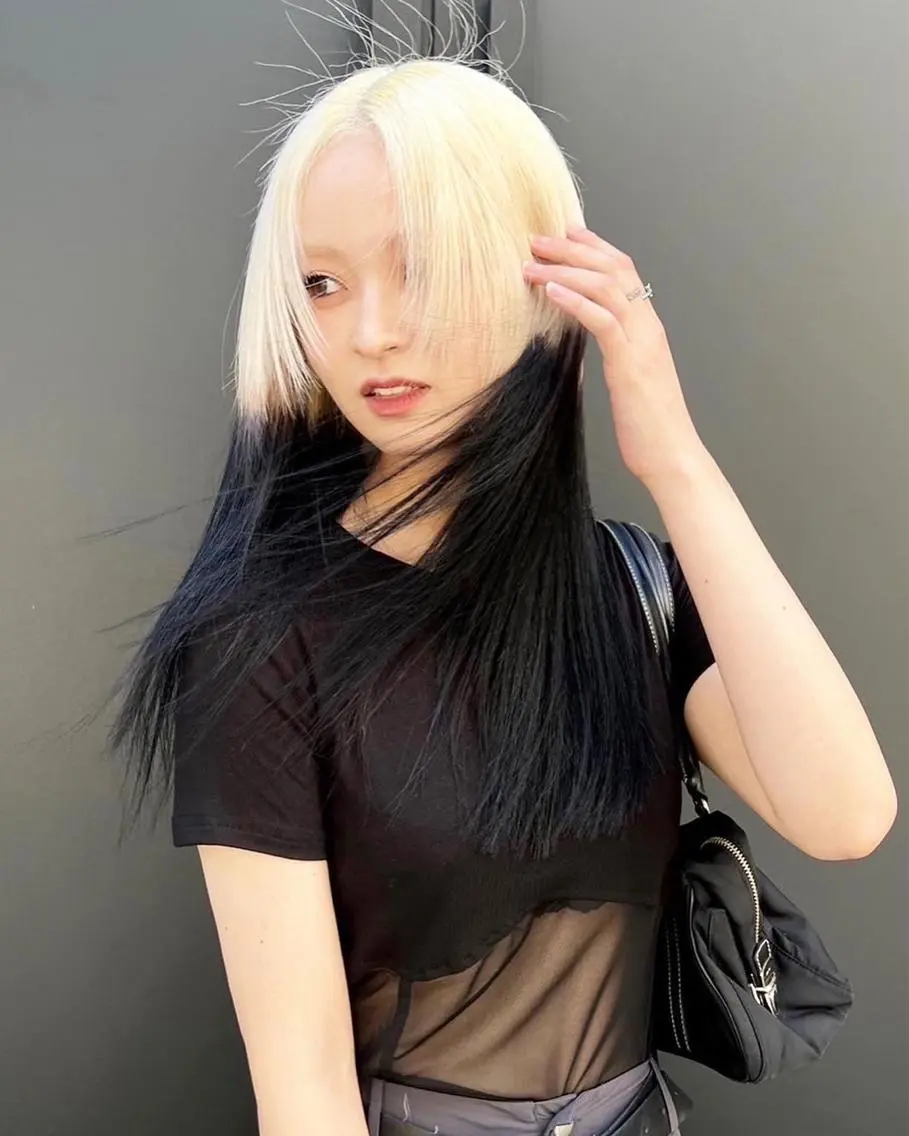 セミロング カラー ブリーチ ケアブリーチ デザインカラー ハイトーンカラー ウルフカット ヘアカラー トリートメント ヘアセット Null 表参道のヘアスタイル