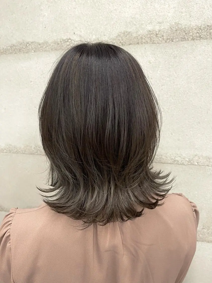 セミロング カラー ヘアアレンジ ブリーチ グラデーションカラー ハイライトカラー ハイライト FONS 🤍yurika🤍のヘアスタイル