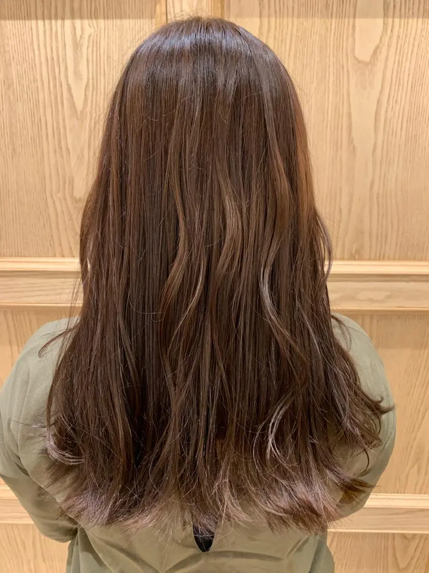 ロング カラー アッシュ ベージュカラー ブリーチ 🫧透明感カラー🫧 美髪矯正🫧チサトのヘアスタイル