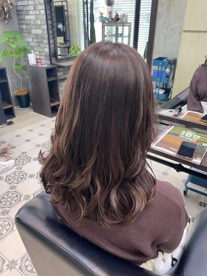 ロング カラー ブラウンカラー チョコレートブラウン 学生 トリートメント カット ヘアカラー トリートメント 韓国ヘア☁️ mitsukiのヘアスタイル