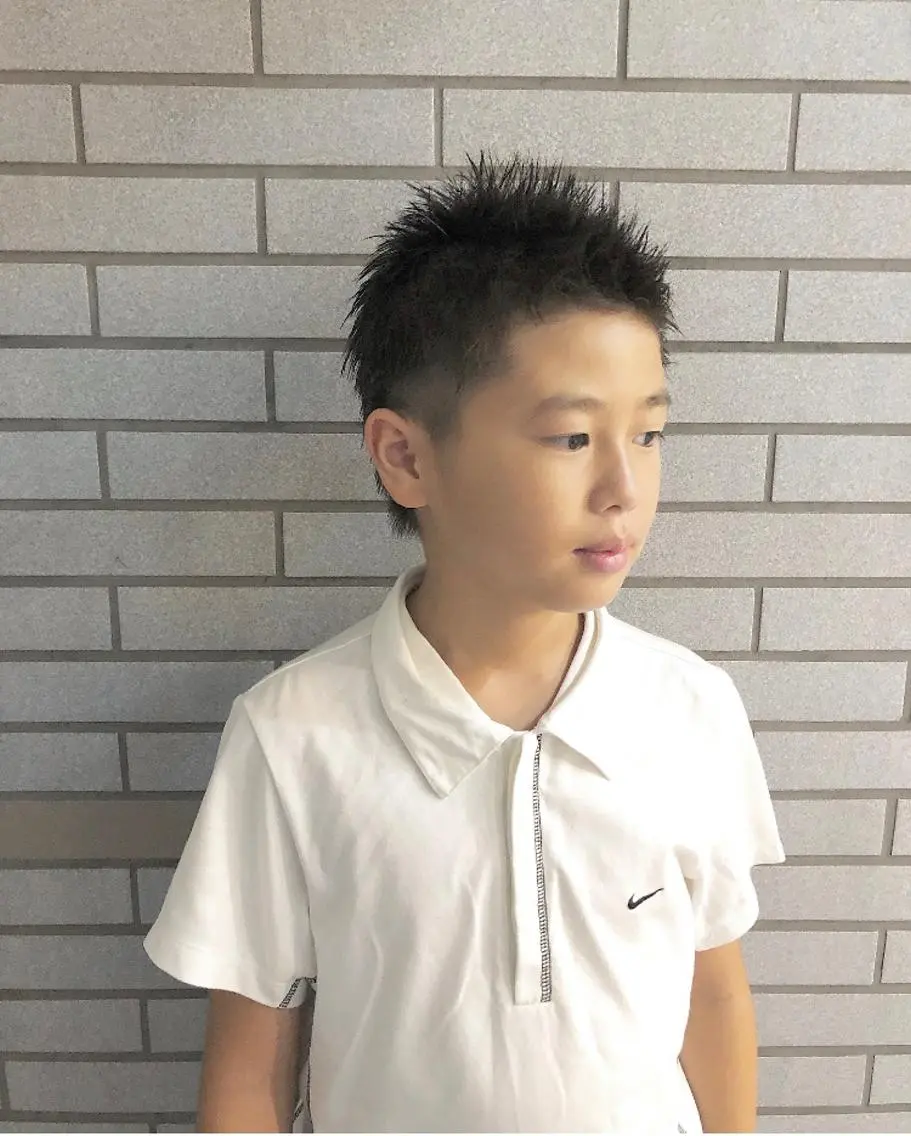 ショート メンズ キッズ 学生（メンズ向け） ツーブロック 学生 中村 よしひでのヘアスタイル