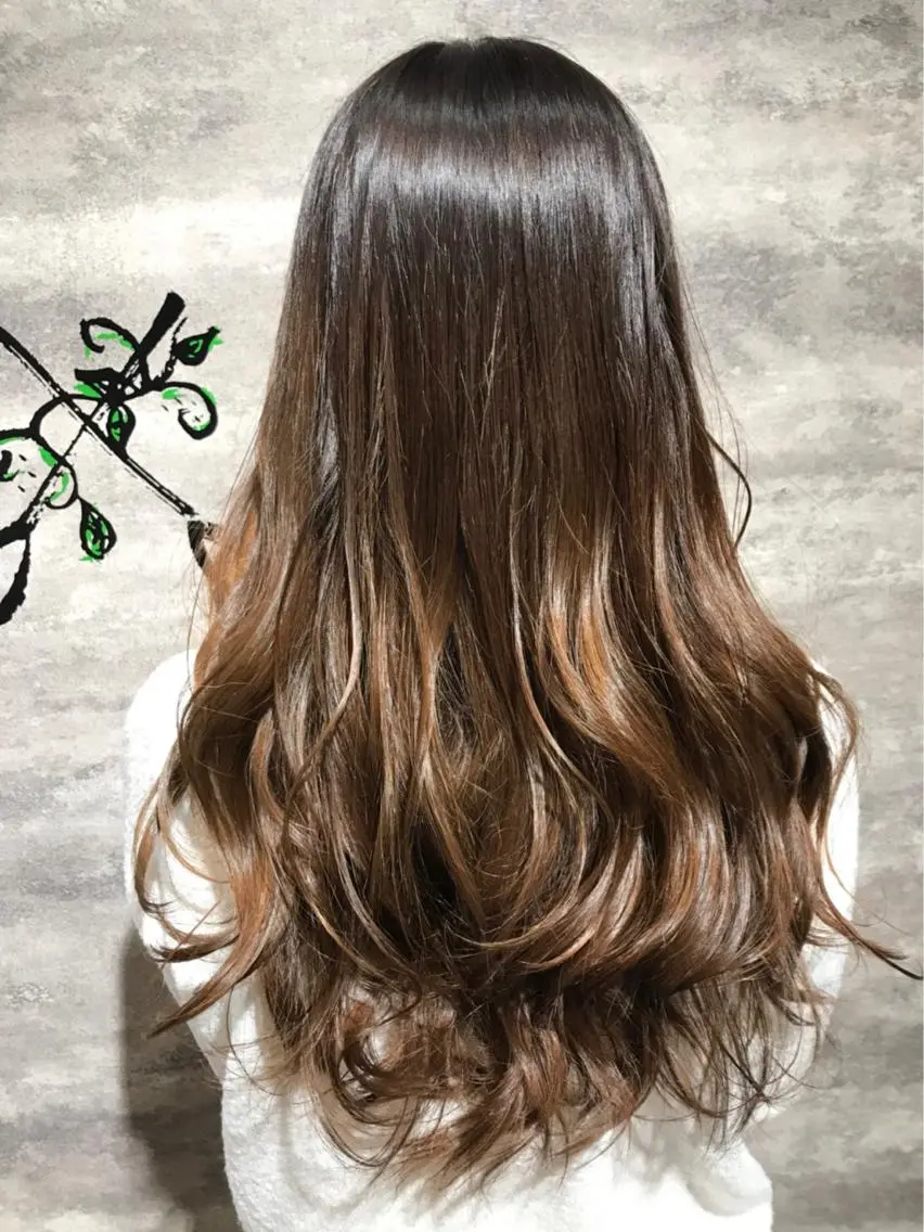 ロング カラー ベージュカラー グラデーションカラー Blanco Color&Careのヘアスタイル