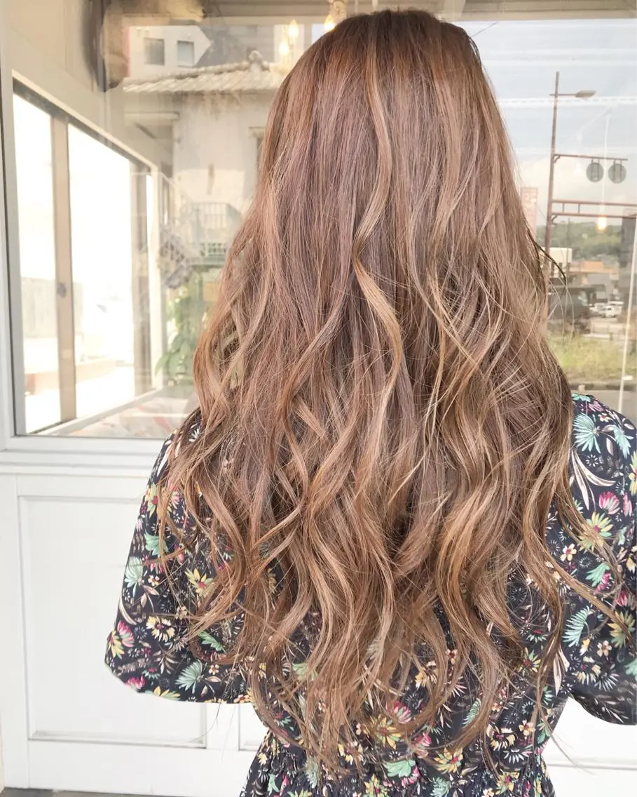 ロング カラー ヘアアレンジ お団子ヘア 切りっぱなしボブ バレイヤージュ ブリーチ デザインカラー Mariana/ 鶴原-ハイライトのヘアスタイル