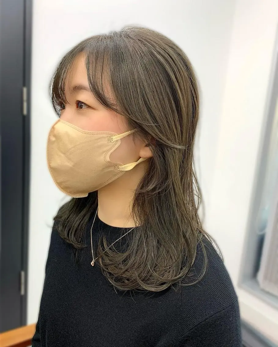 セミロング カラー パーマ ヘアアレンジ メンズ キッズ ネイル マツエク・マツパ アイブロウ カット ヘアカラー トリートメント レイヤーカット/ 巻ける縮毛矯正のヘアスタイル
