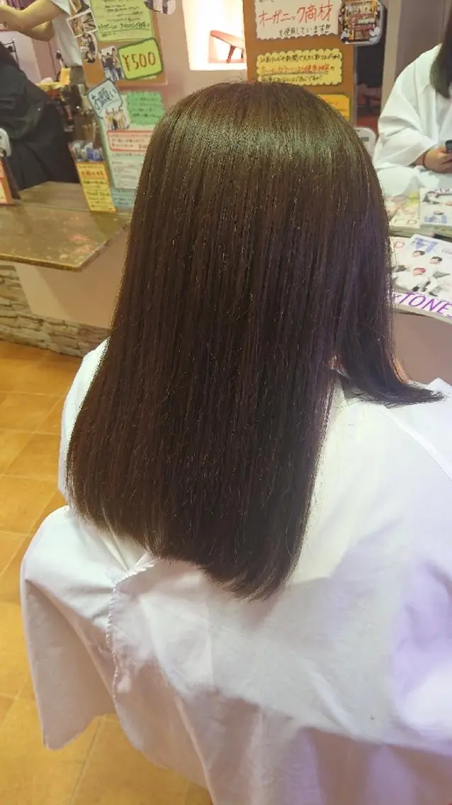 セミロング カラー ブリーチ 山口 彩海のヘアスタイル