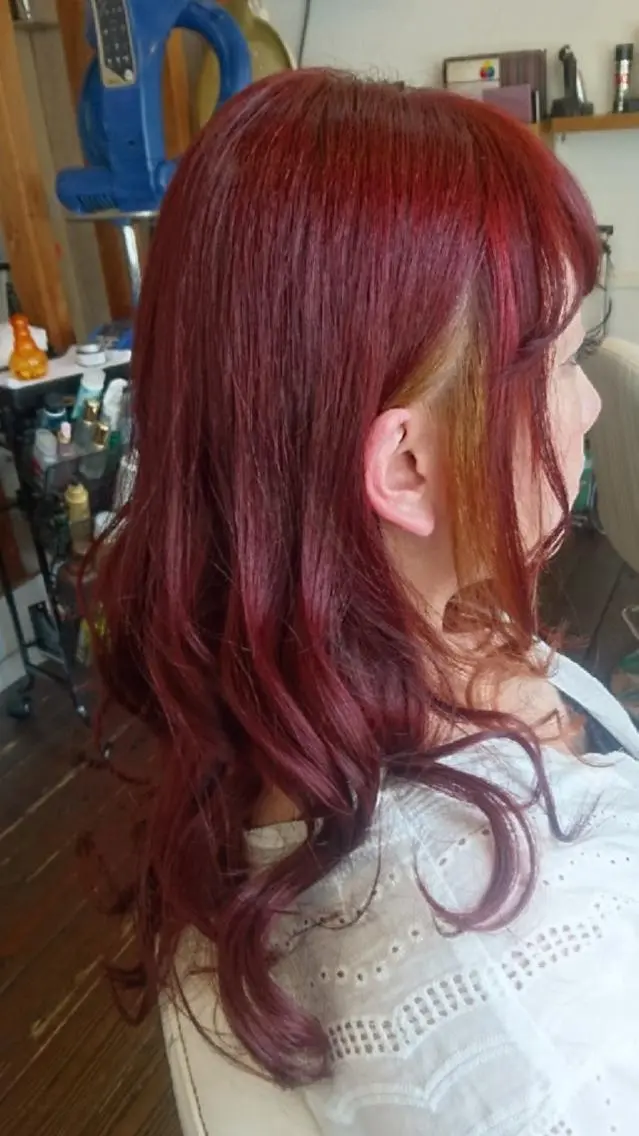カラー ロング ブリーチ インナーカラー ブリーチなしカラー レッドカラー イエローカラー 松永 あきこのヘアスタイル