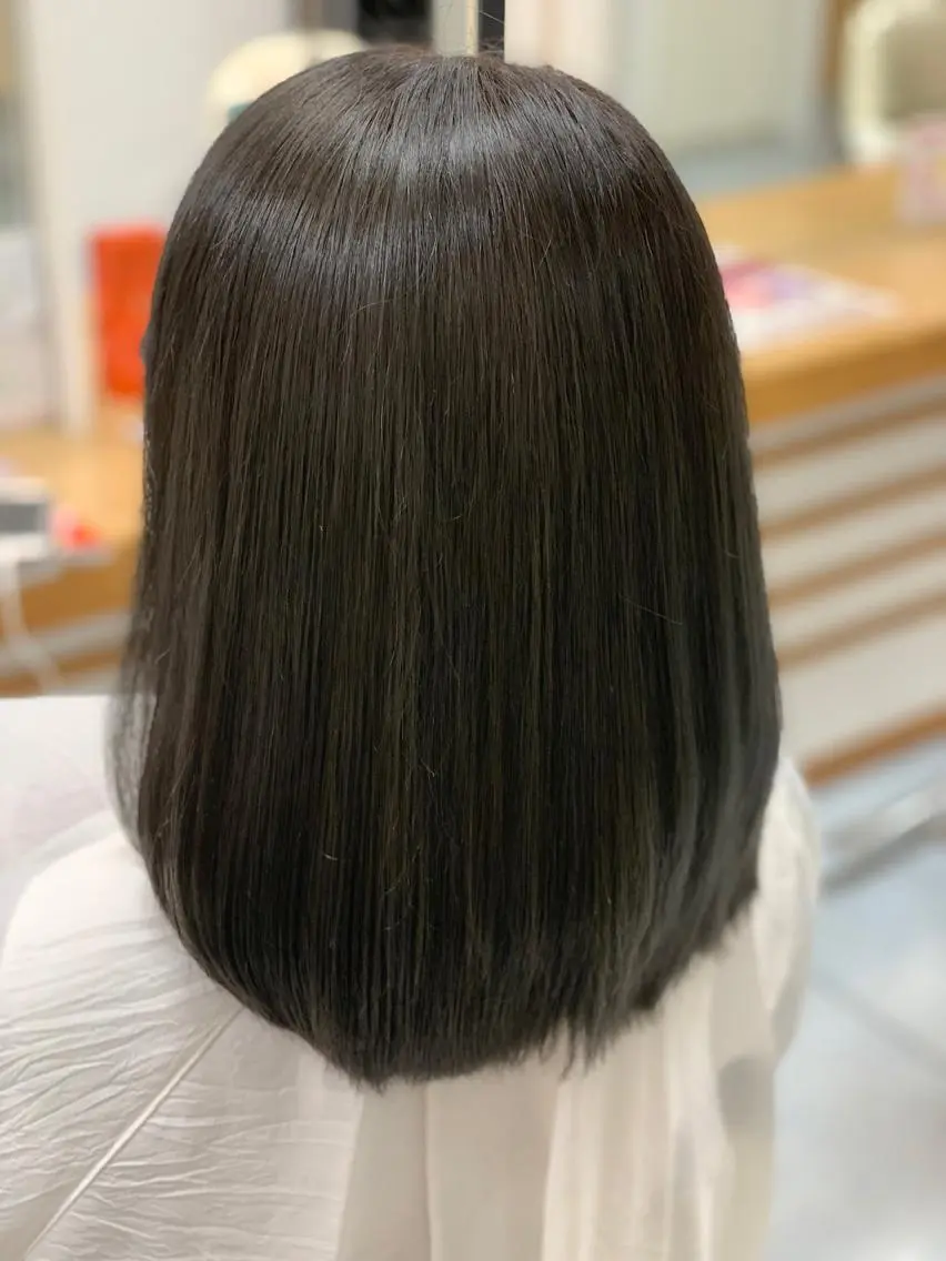 セミロング カラー ダークグレー 髪質改善/縮毛矯正 /レイヤーカット岡部のヘアスタイル