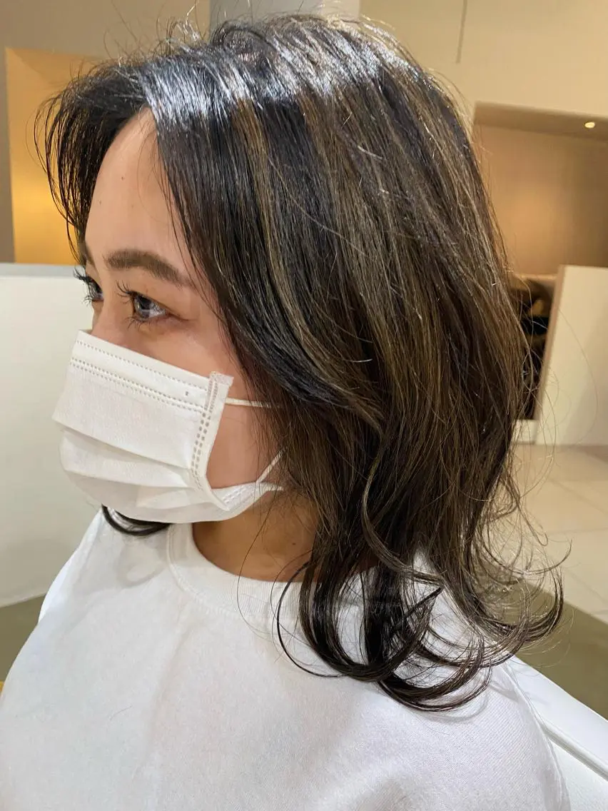 セミロング ハイライト I nagiのヘアスタイル
