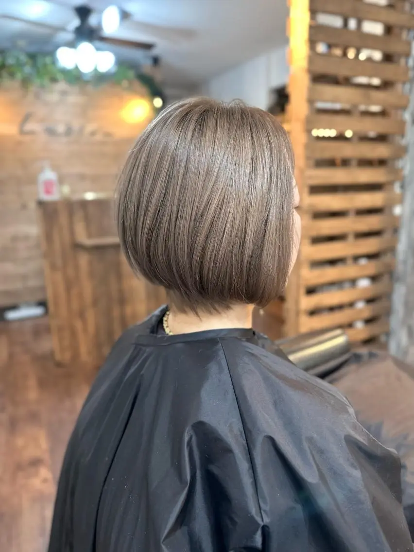 ショート カラー ベージュカラー ミルクティーベージュ カット ヘアカラー トリートメント Luzir⭐︎ GEN⭐︎のヘアスタイル