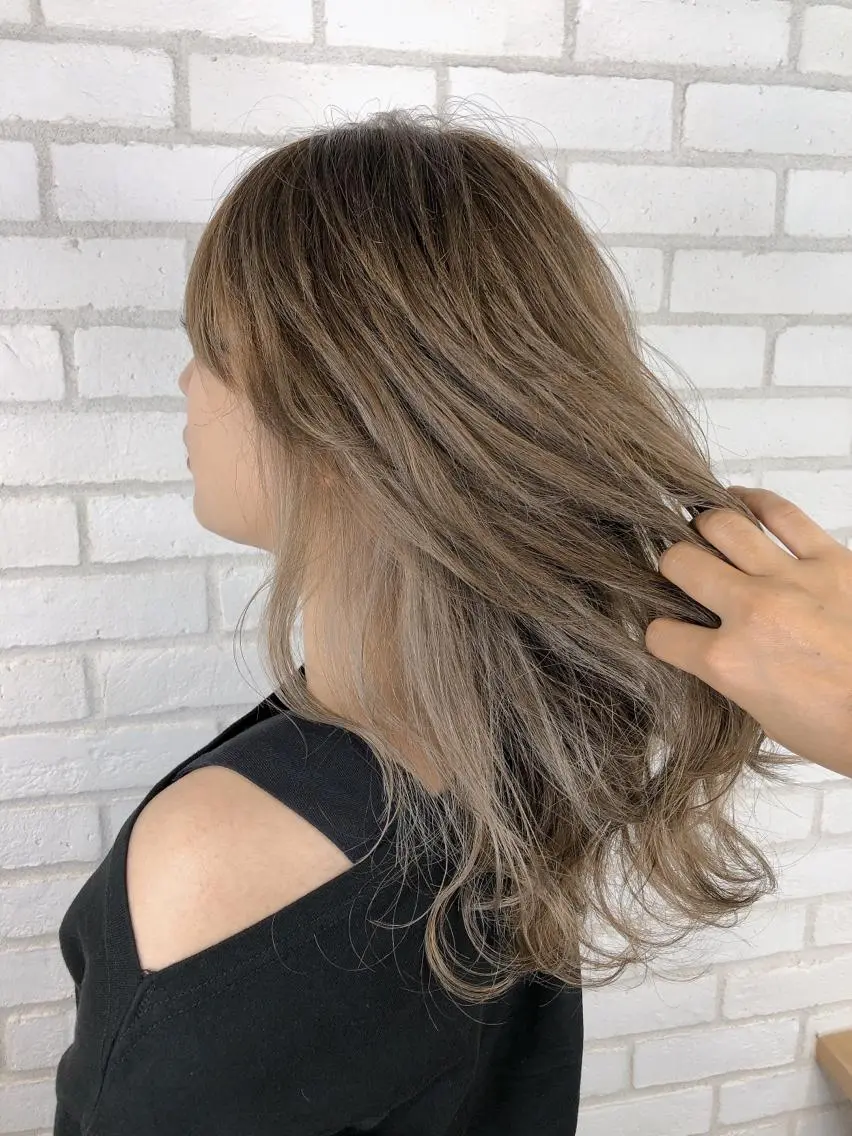 ミディアム カラー 小島 侑衣のヘアスタイル
