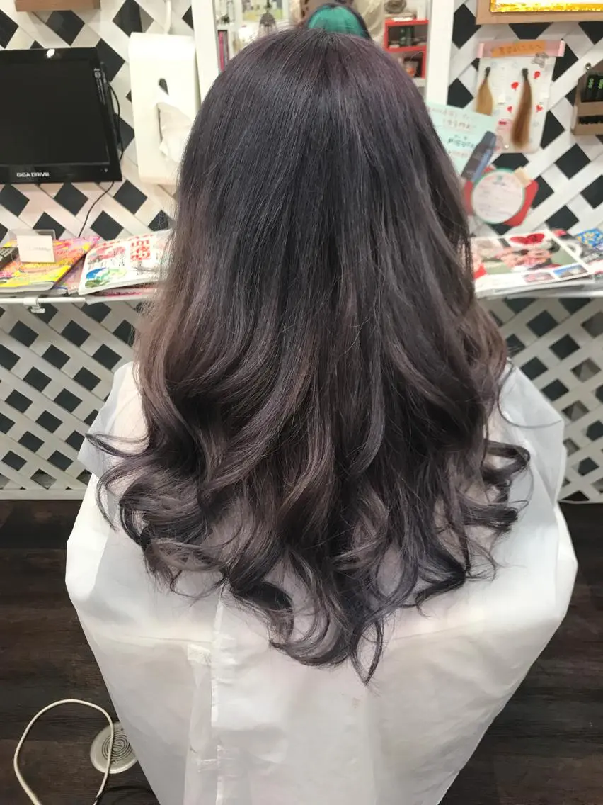 ロング カラー 岩谷/ブリーチ 🪽透明感カラーのヘアスタイル