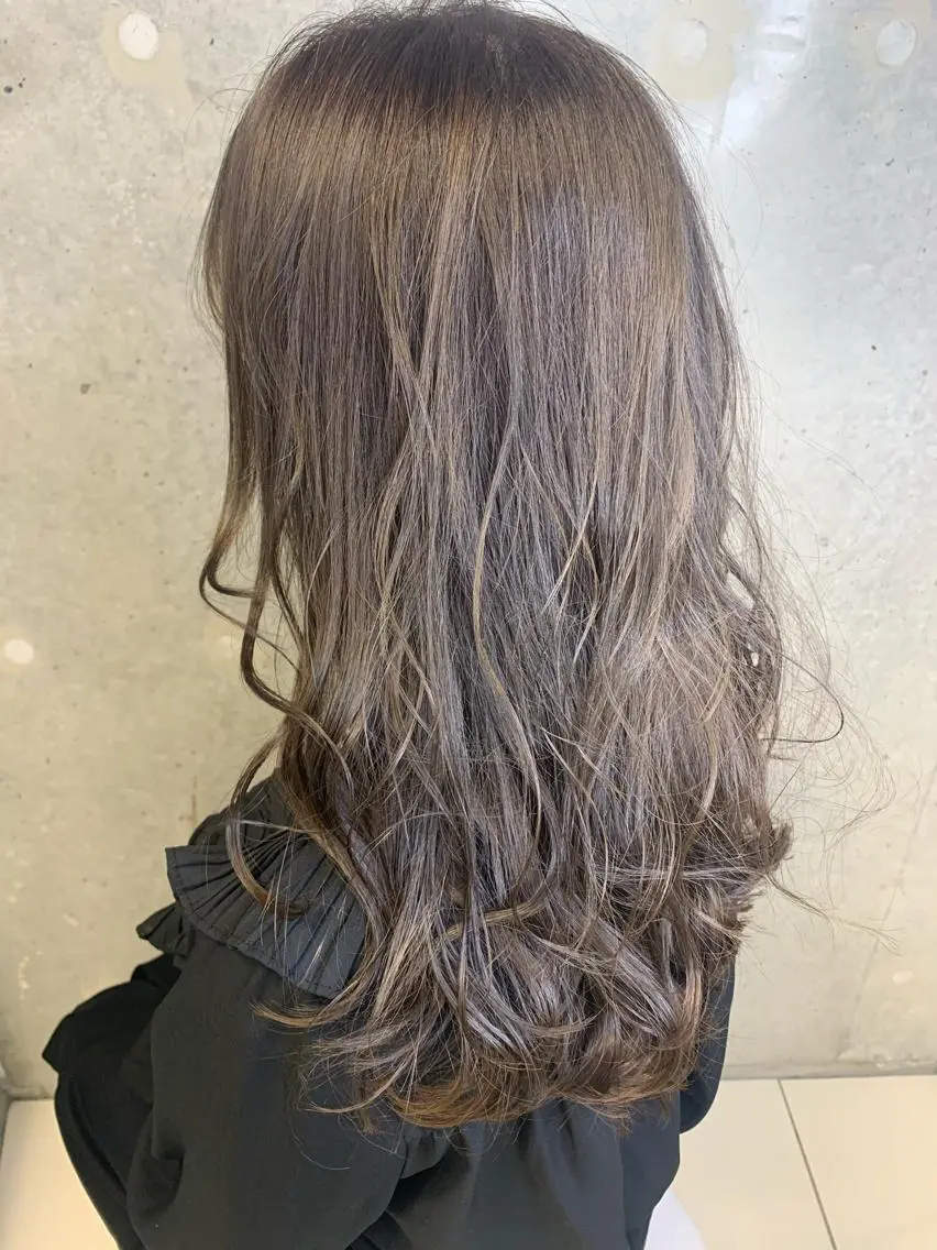 ロング 梅本 有希のヘアスタイル