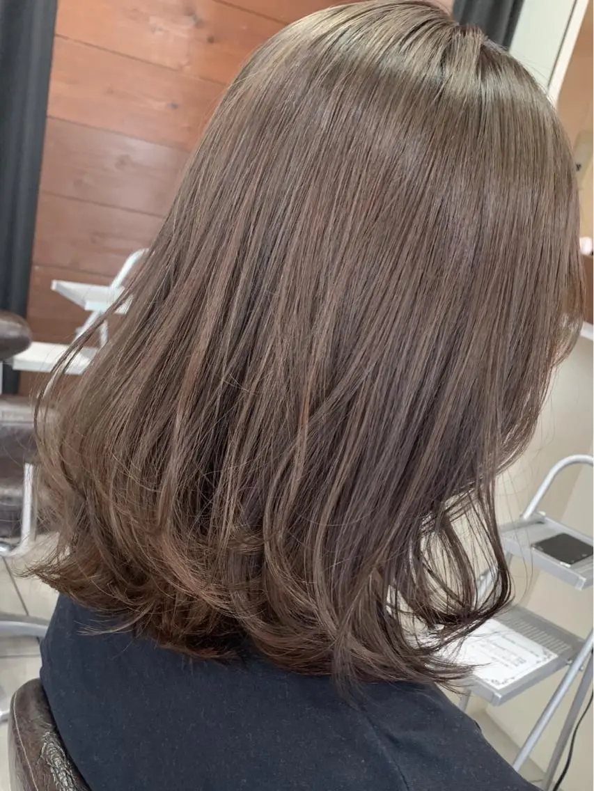 ミディアム レイヤー/艶髪カラー 森本くるみのヘアスタイル