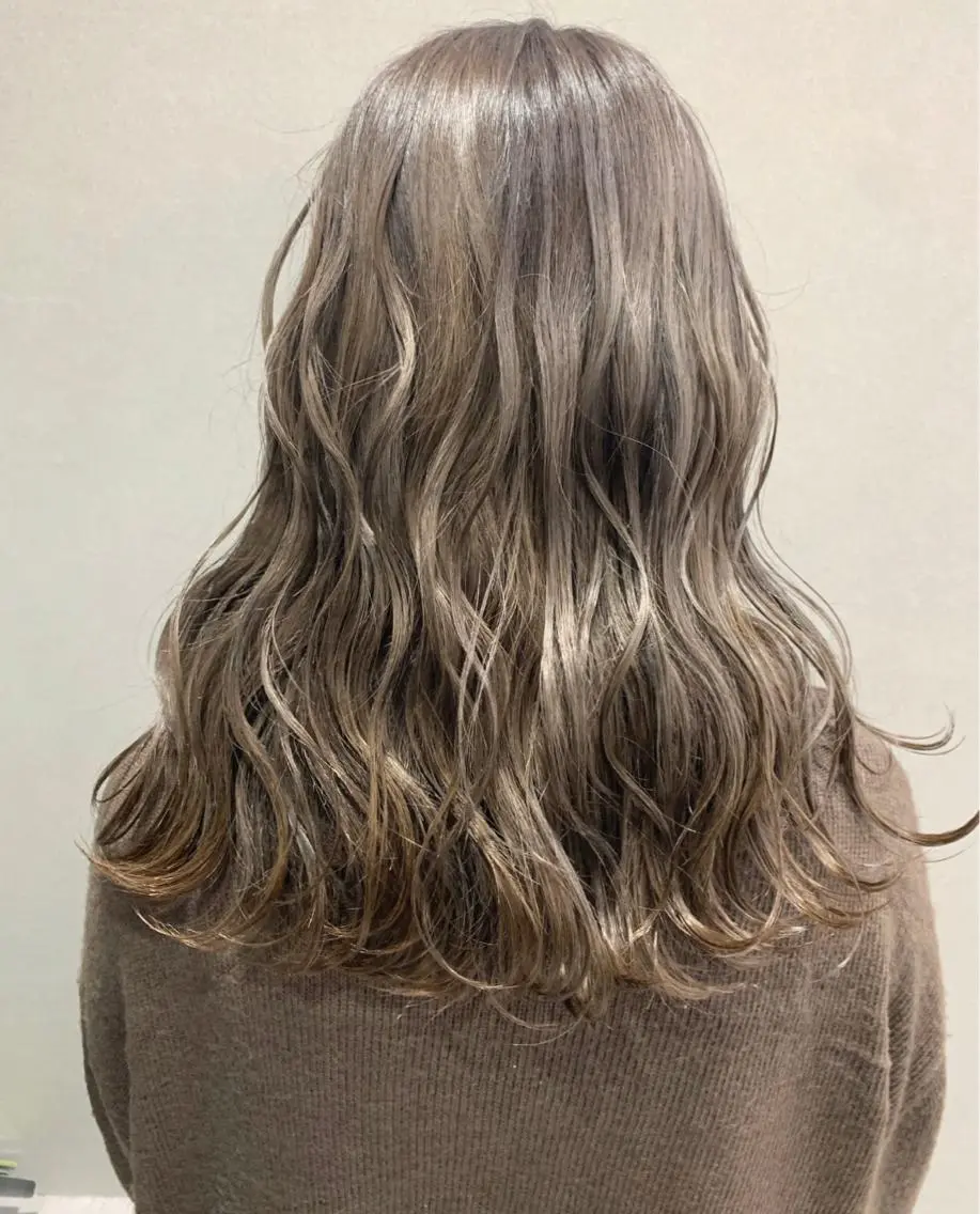 ロング カラー ベージュカラー グレージュ 浦野 剛志のヘアスタイル