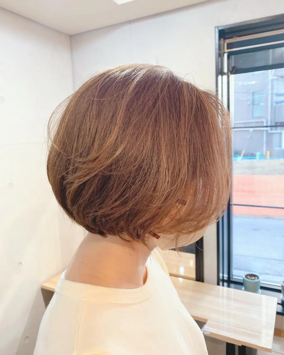ショート カラー ハイライトカラー ボブ ハイライト かきあげバング conne& ririのヘアスタイル