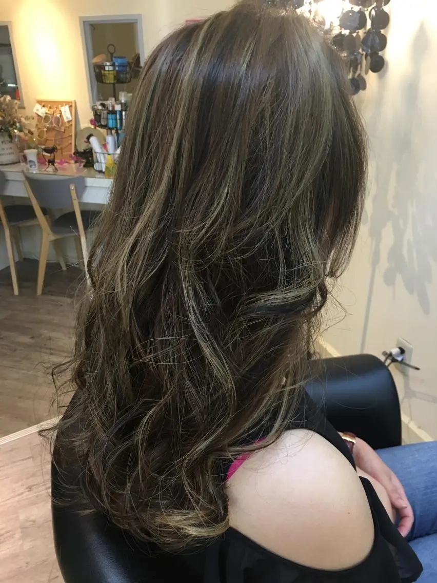 セミロング カラー 鶴見 和美のヘアスタイル