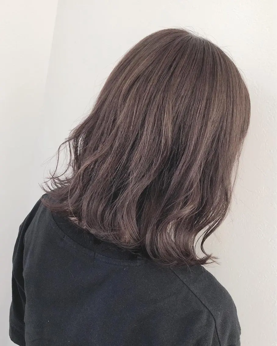 ミディアム ラベンダーベージュ カット ヘアカラー トリートメント 松田 みのりのヘアスタイル