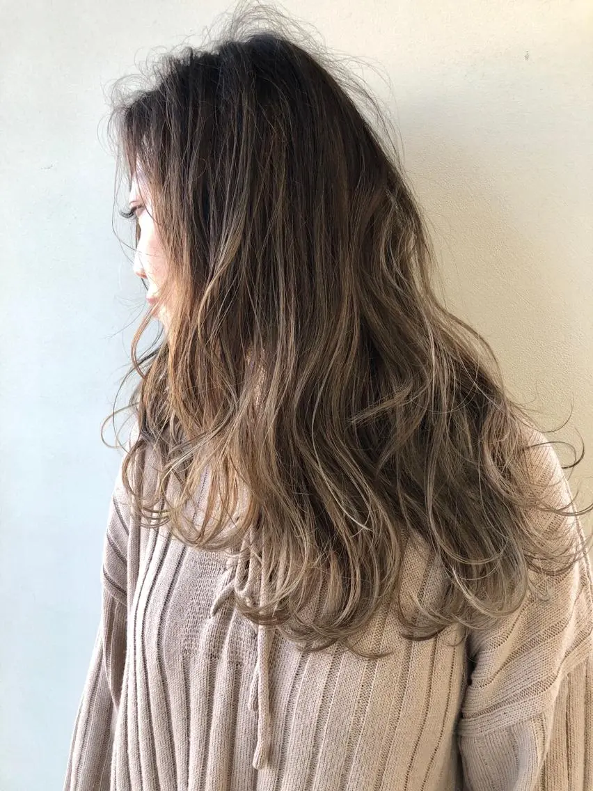 ロング ハイライト ヘアカラー トリートメント 小澤大輔 YOLO hairのヘアスタイル