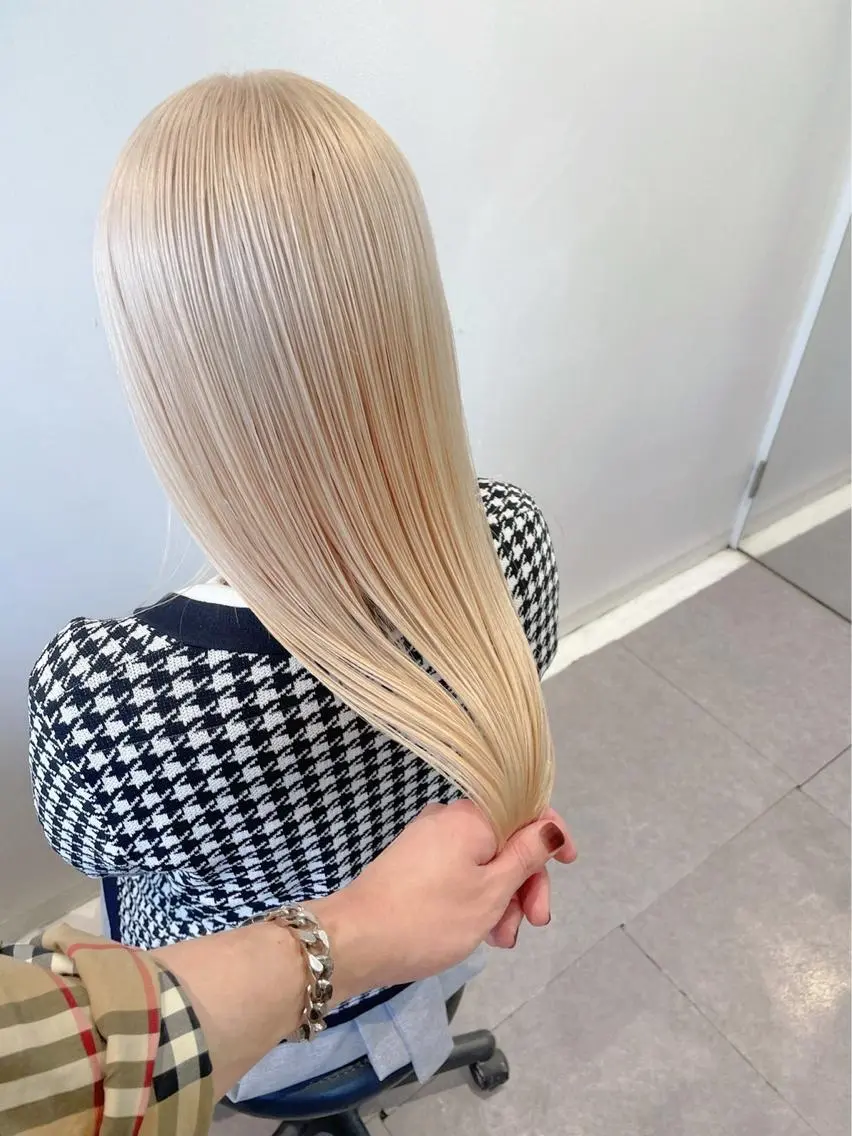 セミロング カラー ヘアアレンジ Bob＆ハイトーン 専門家CHIHIROのヘアスタイル