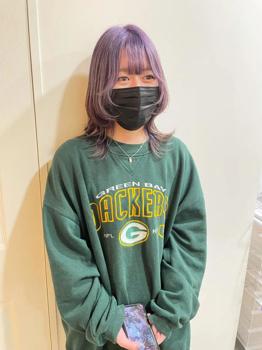 セミロング カラー グラデーションカラー パープルカラー ウルフカット カット ヘアカラー トリートメント MIOベージュカラー 柔らかいカラーのヘアスタイル