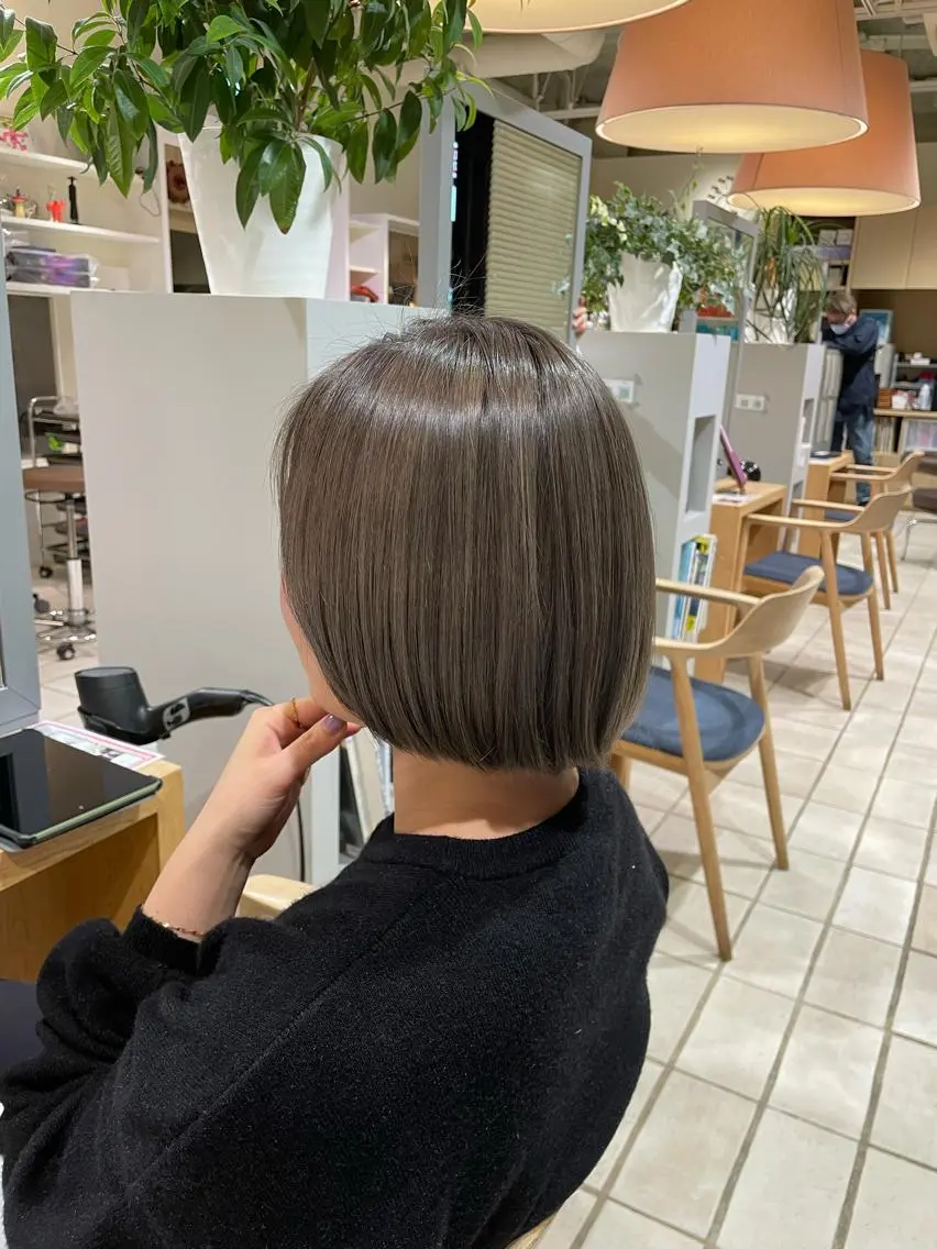 ショート カラー ベージュカラー ブリーチ 萩原 琳之祐のヘアスタイル