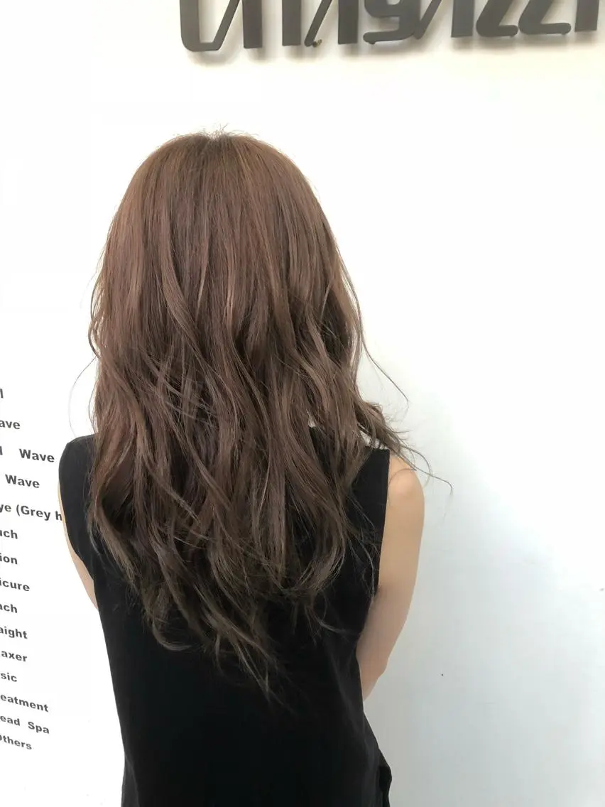 セミロング カラー ブリーチ ピンクカラー 東條 克義のヘアスタイル