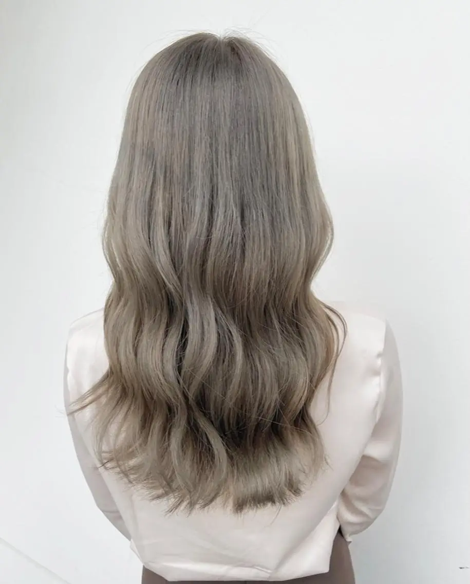 ロング カラー ヘアカラー ハイトーンカラー 🦋yuri🦋のヘアスタイル