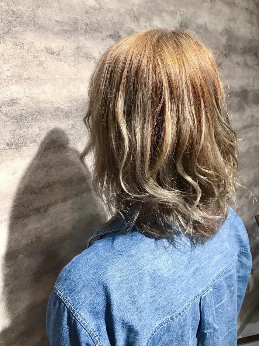 ミディアム カラー ベージュカラー ホワイトベージュ Blanco Color&Careのヘアスタイル