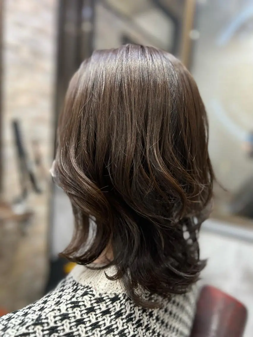 ミディアム カラー グレージュ カーキグレージュ 多賀 順平のヘアスタイル