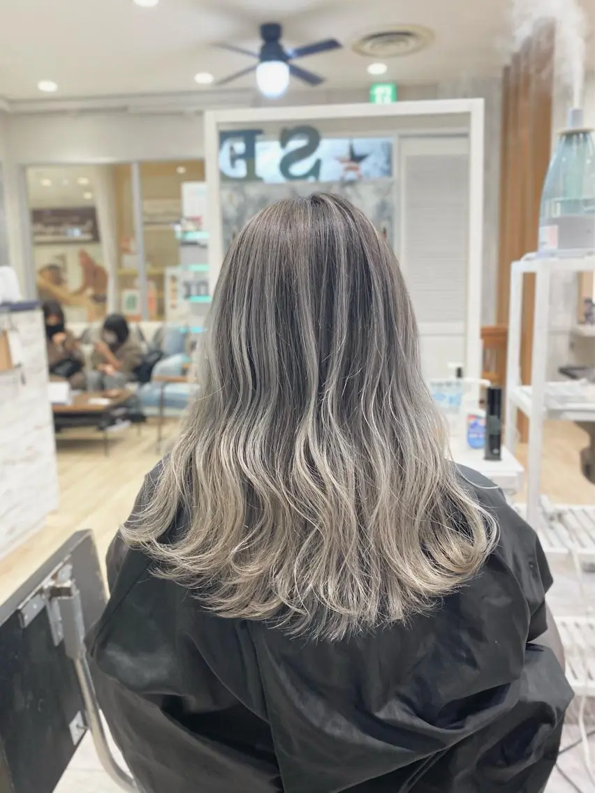 セミロング カラー バレイヤージュ レイヤーカット 🌈透明感カラー ✨松田龍也🌈のヘアスタイル