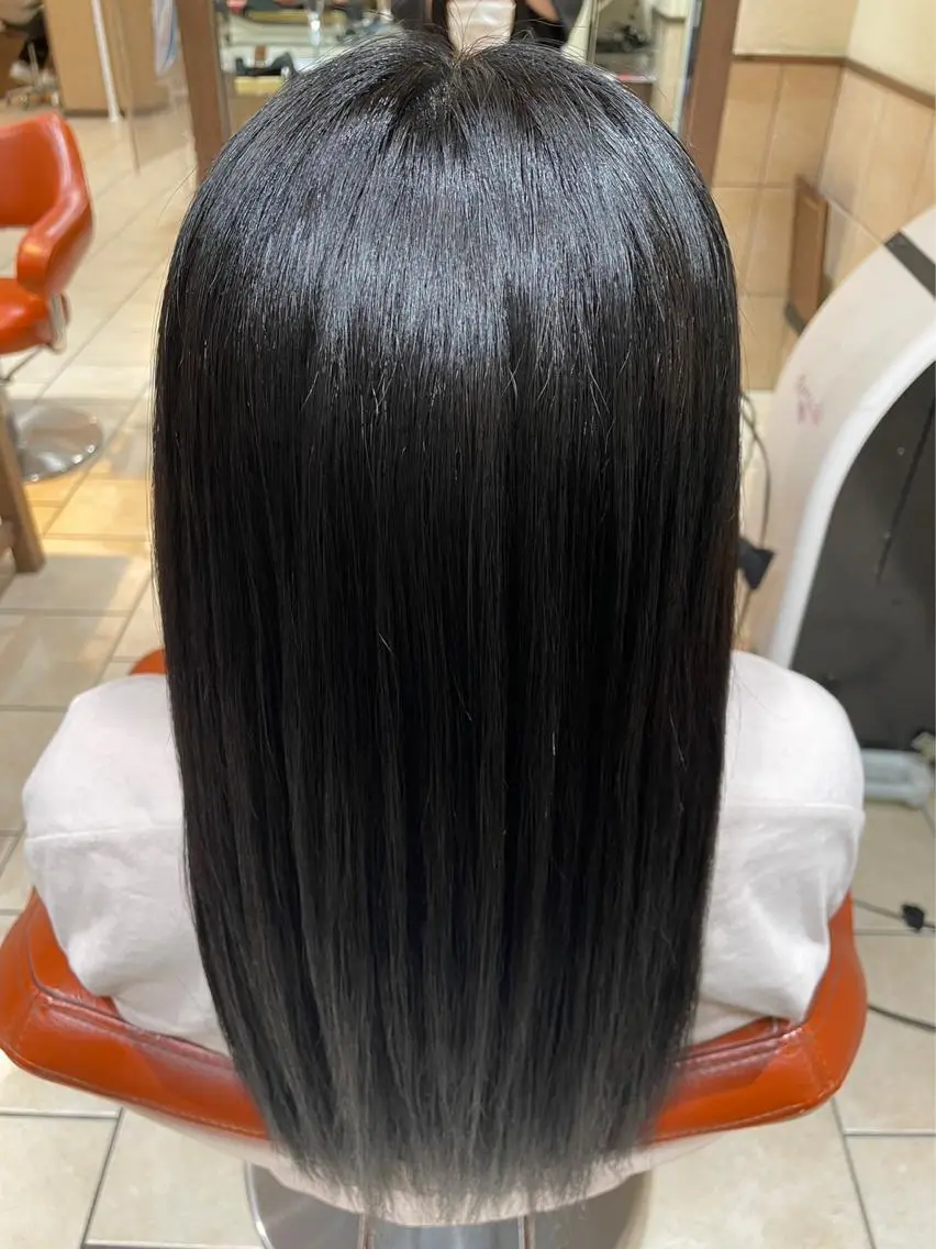 セミロング カラー 黒髪 ブルーカラー ブルーブラック ブラウンカラー 透明感カラー ヘアカラー トリートメント 藤本 鈴捺のヘアスタイル