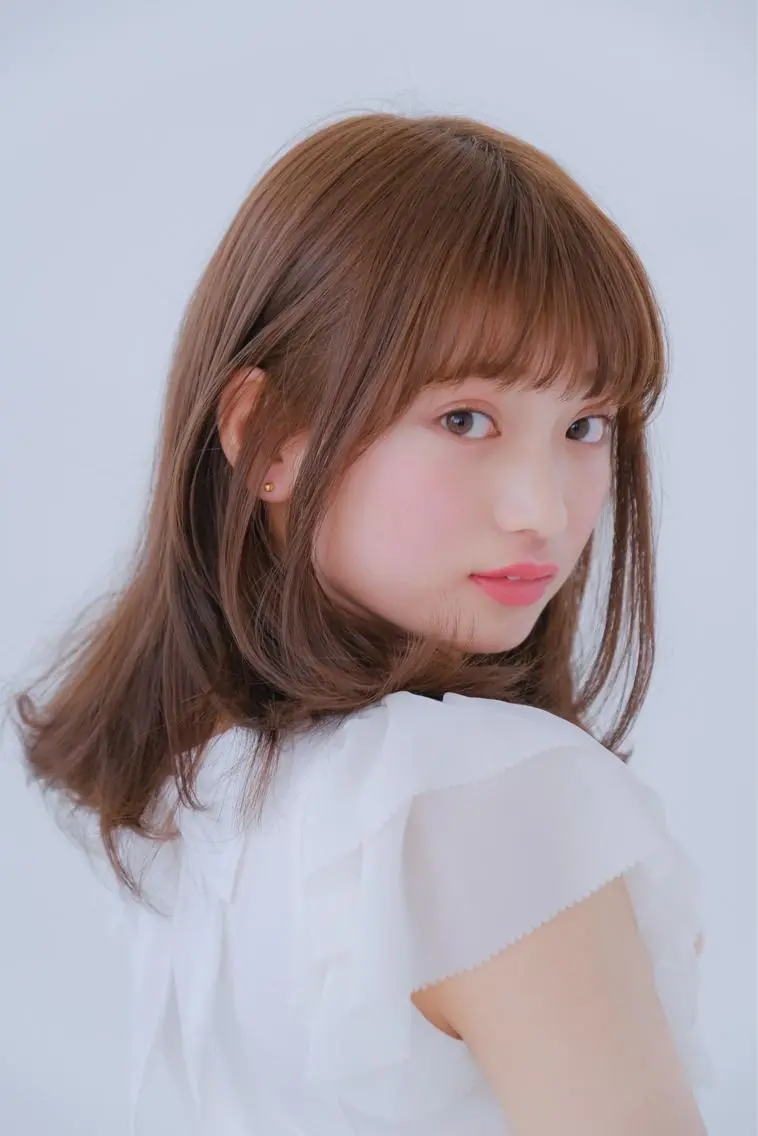 ミディアム 長谷川 里佳のヘアスタイル