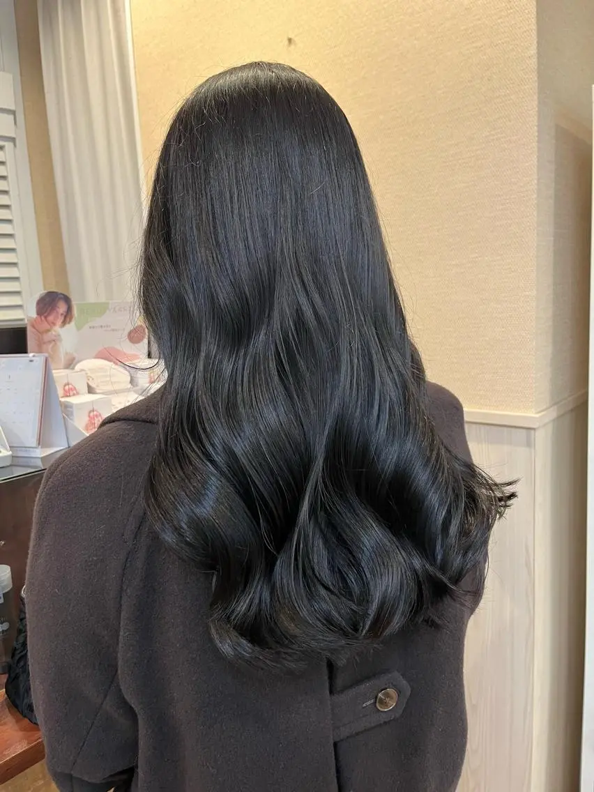 ロング カラー 黒髪 ブルーカラー ブルーブラック ヘアカラー トリートメント NUMBER 天王寺 🌼yuriのヘアスタイル