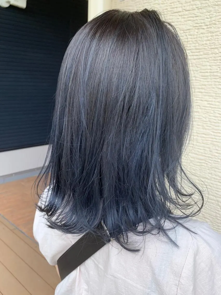 ミディアム カラー ブルーカラー ブルージュ メンズヘア特化 崎田 成人のヘアスタイル