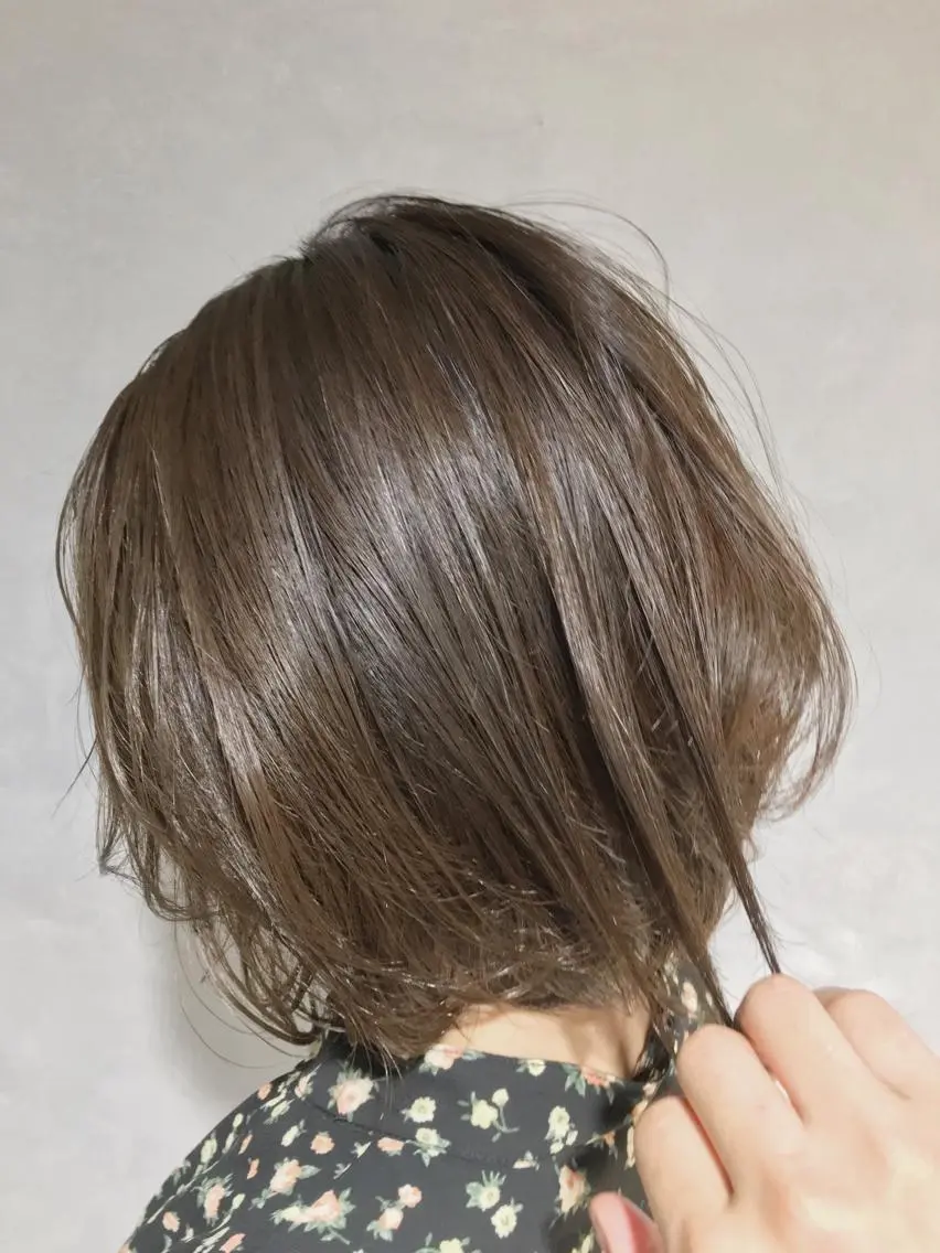 ショート カラー グレージュ 岡邉 隆太のヘアスタイル