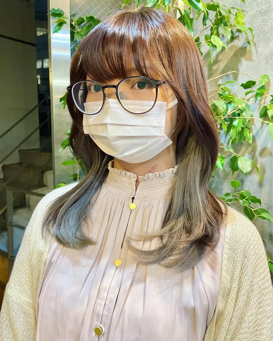 セミロング カラー アディクシーカラー アッシュ ブリーチ ケアブリーチ ダブルカラー カット ヘアカラー トリートメント もにか🌞原宿/渋谷 🌝ブリーチカラーのヘアスタイル