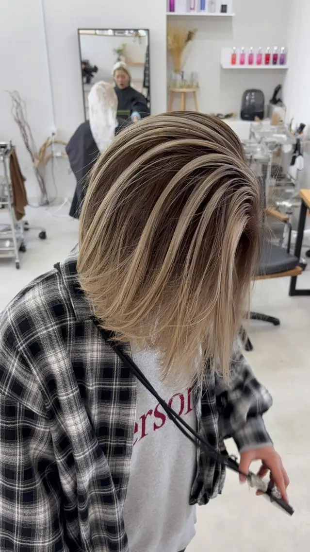 セミロング ハイライト レイヤーカット カット ヘアカラー トリートメント shota/ブリーチ ハイトーン/レイヤーのヘアスタイル