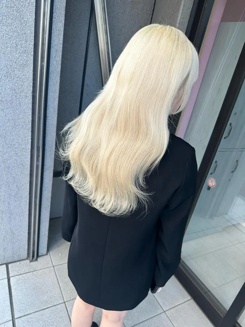セミロング カラー 🌈ブリーチデザイン 🌈MANATOのヘアスタイル