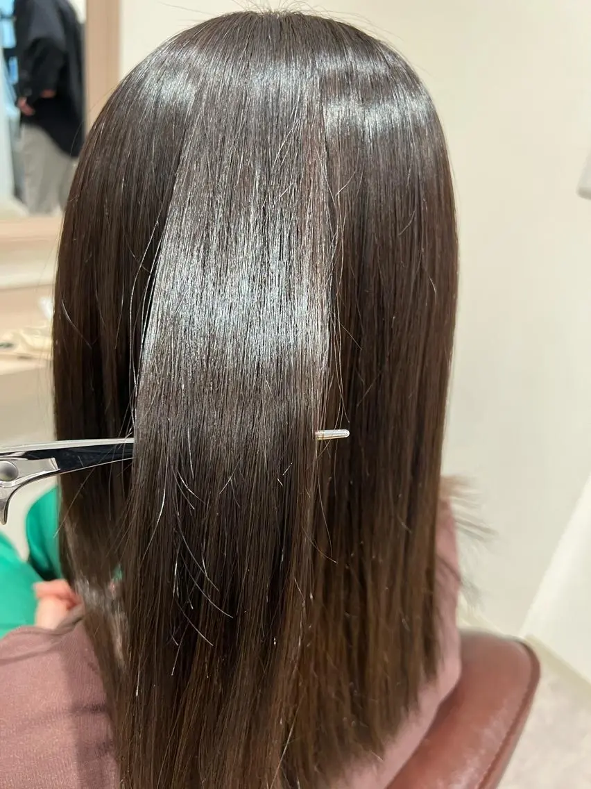 ミディアム カット ヘアカラー 縮毛矯正 井上 美春のヘアスタイル