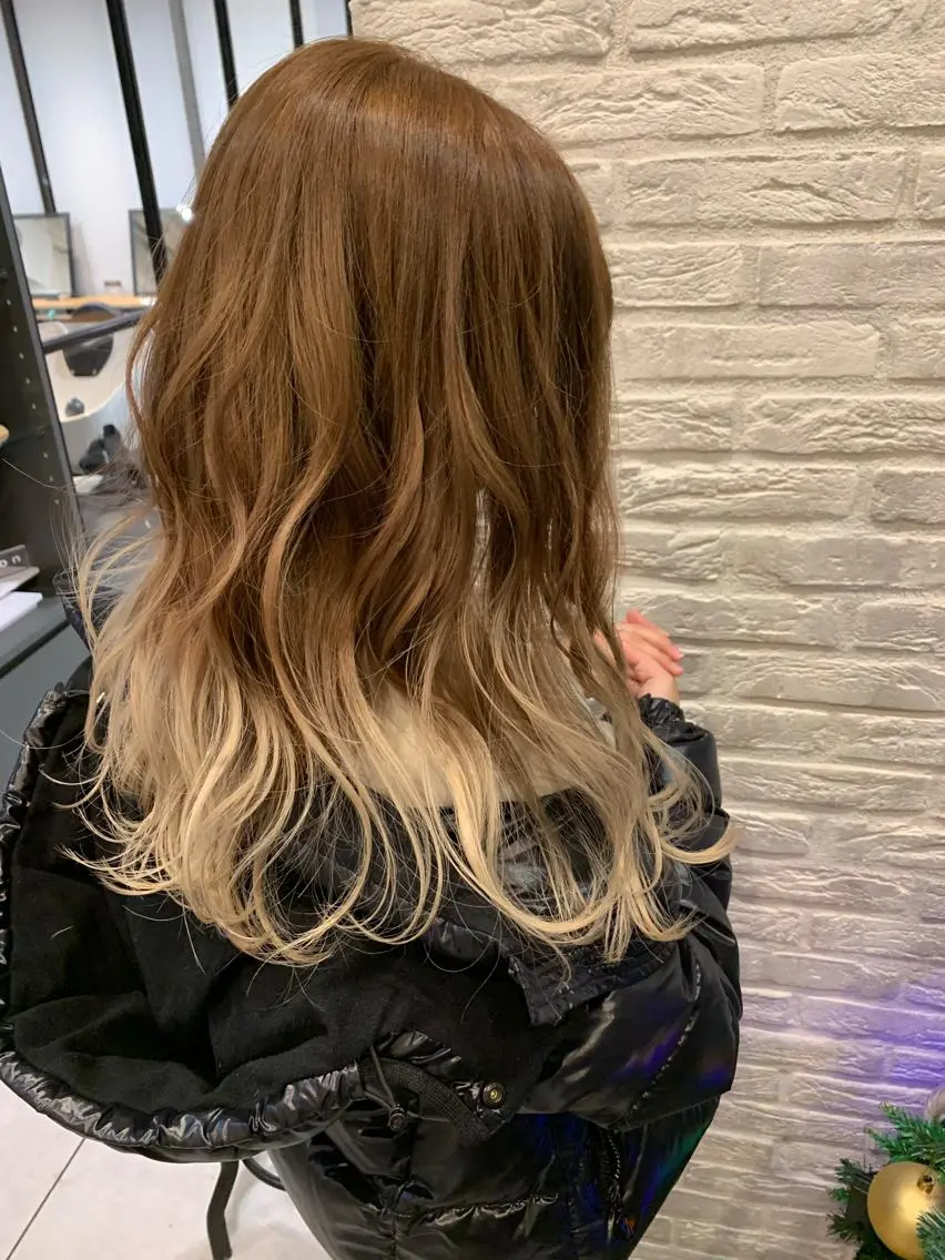 ロング カラー ブリーチ ケアブリーチ グラデーションカラー 韓国レイヤー×艶髪 ハイトーンRyukiのヘアスタイル