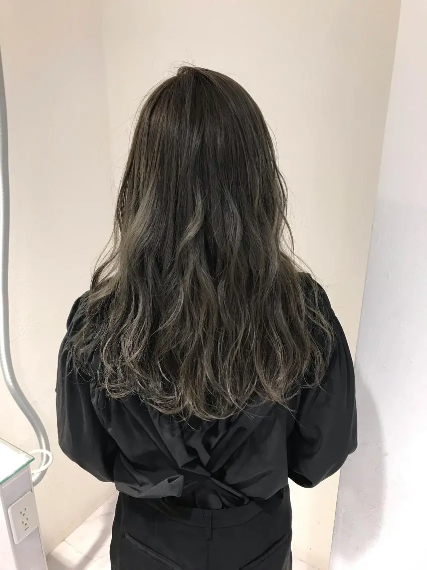 ロング カラー グレージュ オリーブグレージュ オリーブグレー 赤み消し韓国ヘア レイヤー縮毛🤍渡邉のヘアスタイル