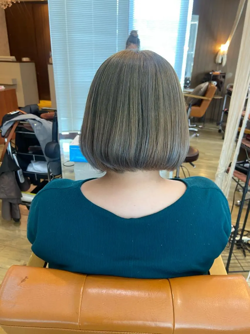 ショート カラー ボブ 川本 あゆのヘアスタイル