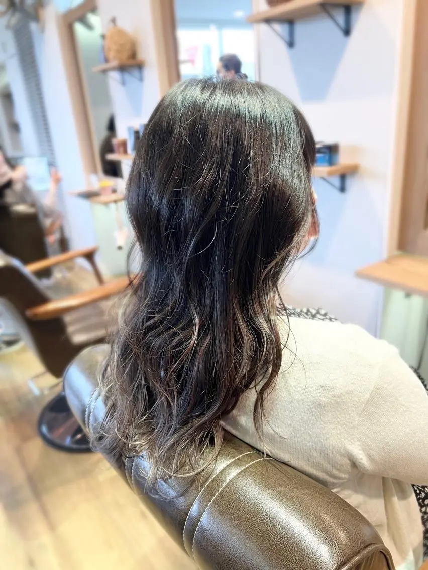 ロング カラー グラデーションカラー グレージュ 堀 望美のヘアスタイル