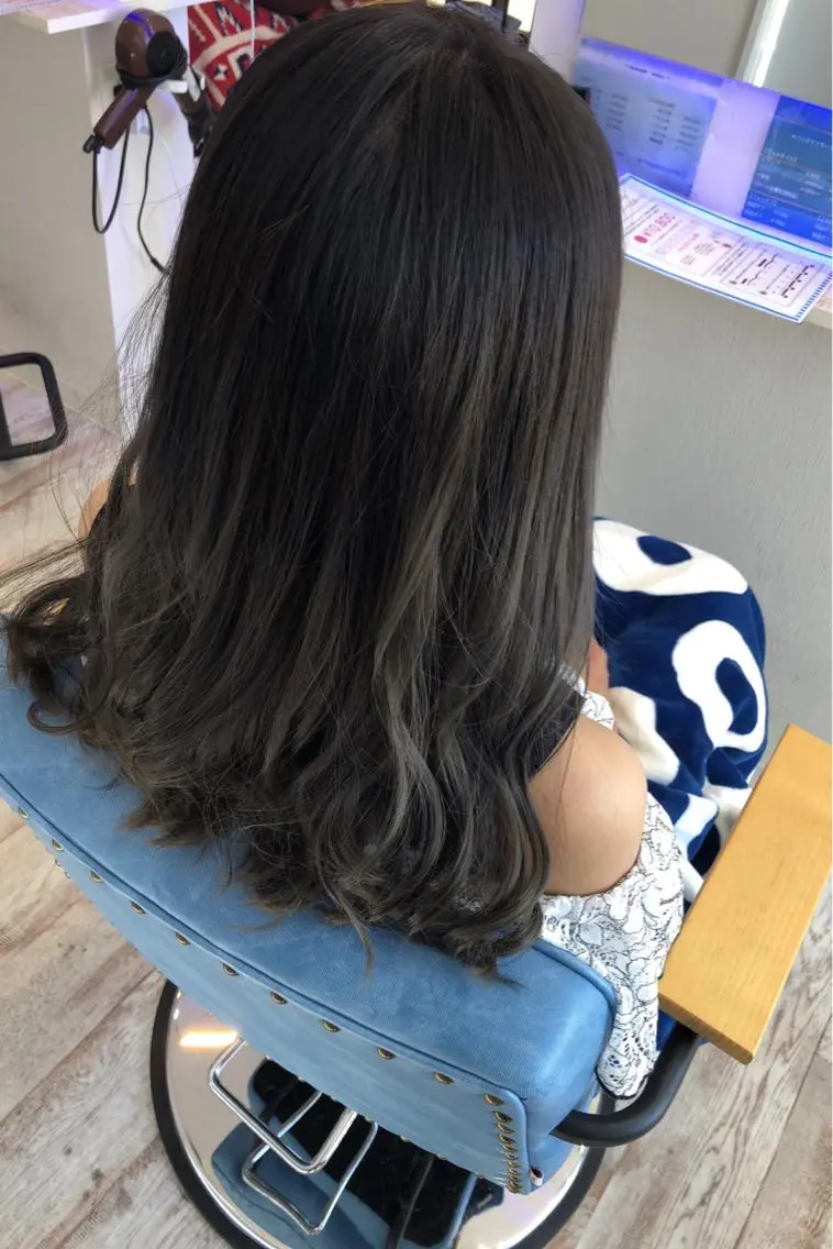 セミロング カラー 白井 つづりのヘアスタイル