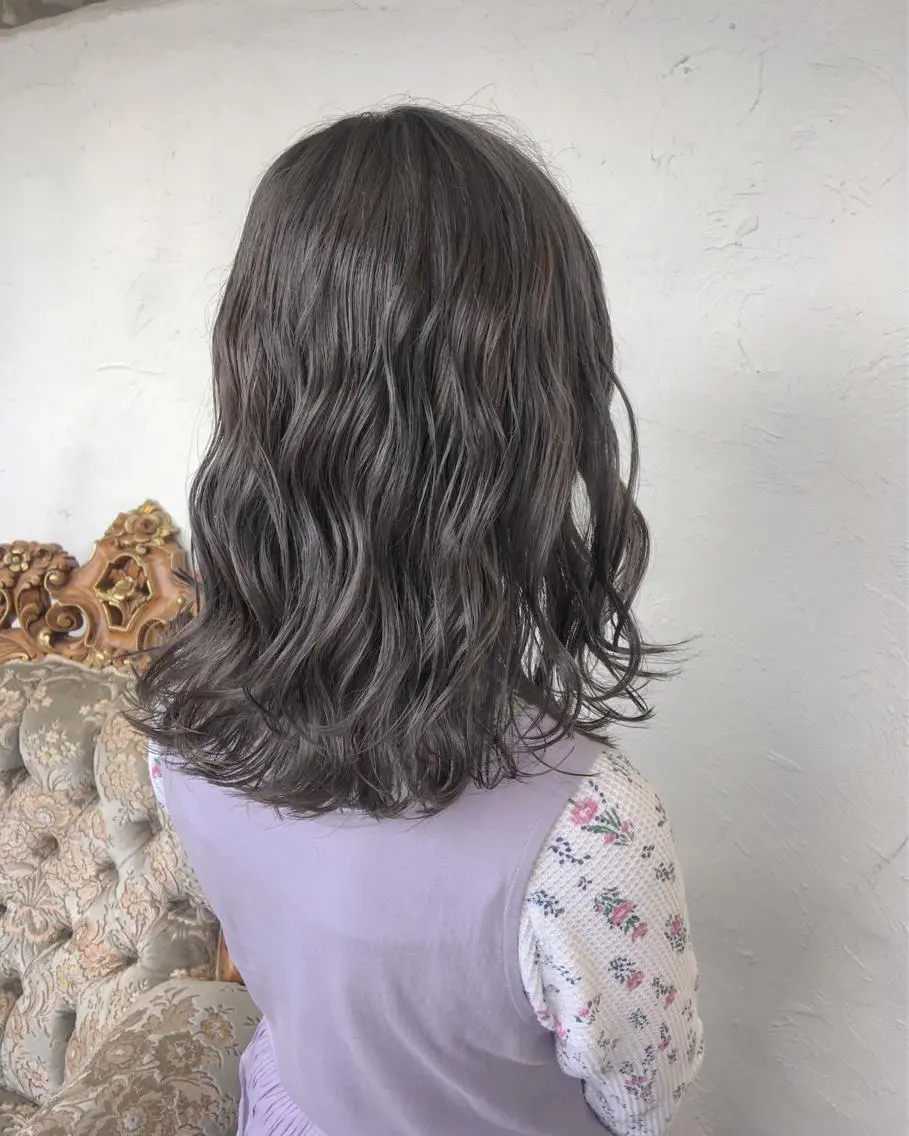セミロング カラー ヘアアレンジ アッシュ アッシュグレー エグチ アキラのヘアスタイル
