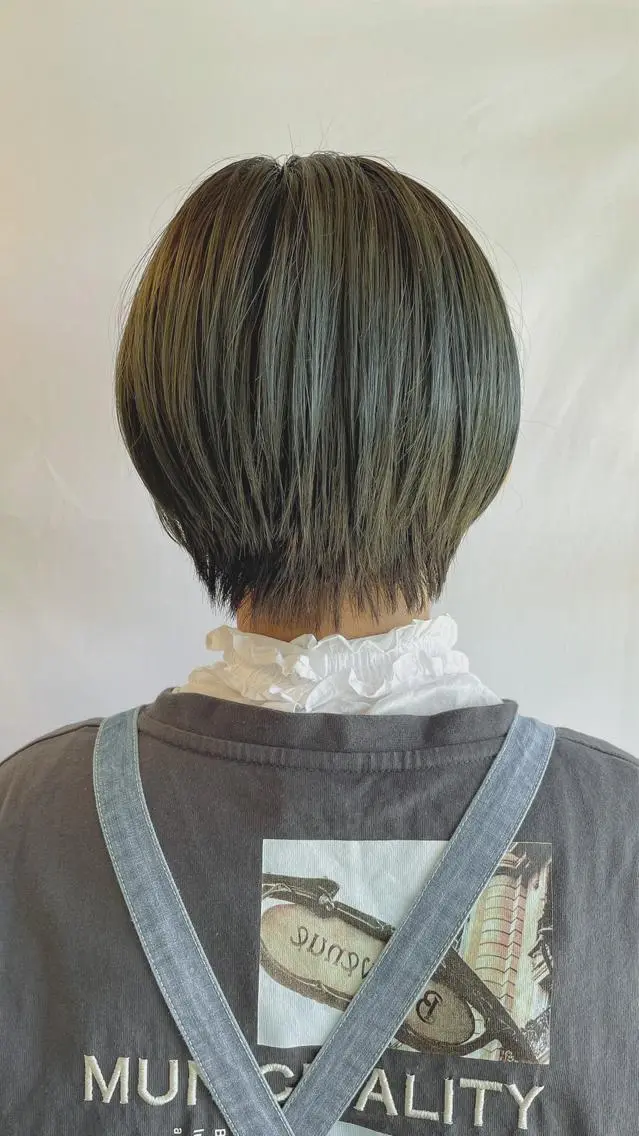 ショート カラー ブリーチ 吉田 浩太郎のヘアスタイル