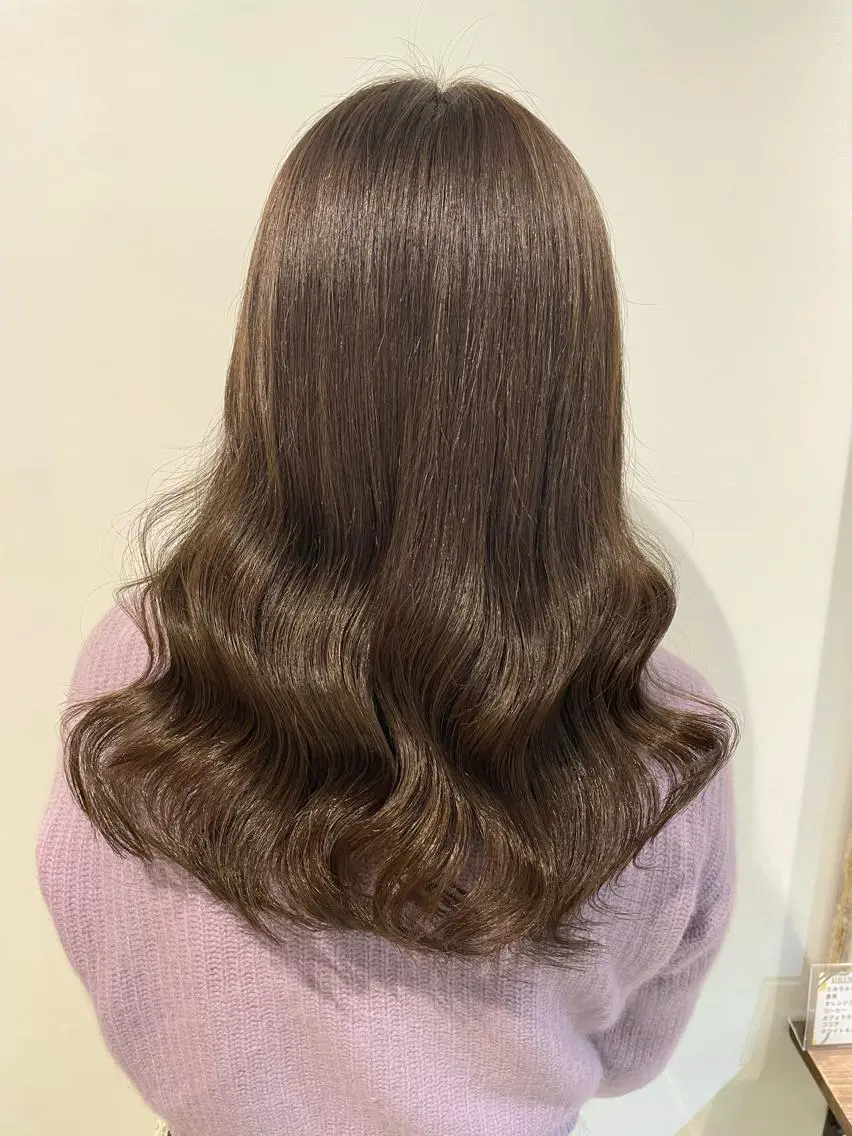 セミロング カラー ベージュカラー ブリーチ ブリーチなしカラー オリーブベージュ カット ヘアカラー トリートメント ヘアアレンジ にいた かづしげのヘアスタイル