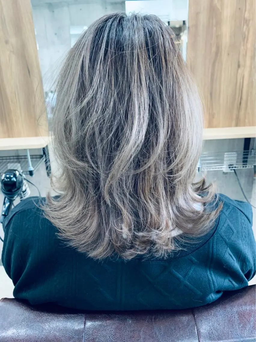 ミディアム カラー バレイヤージュ ブリーチ ケアブリーチ ダブルカラー グラデーションカラー ヘアカラー hair salon mementoのヘアスタイル